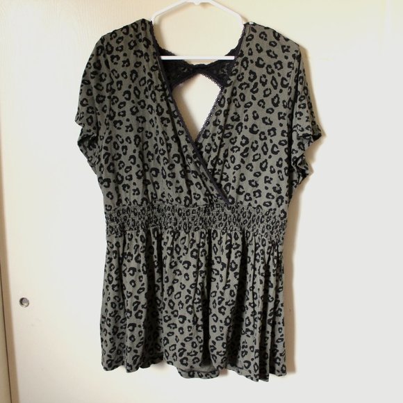 TORRID GREEN LEOPARD PRINT LACE OPEN BACK TOP - Picture 1 of 3